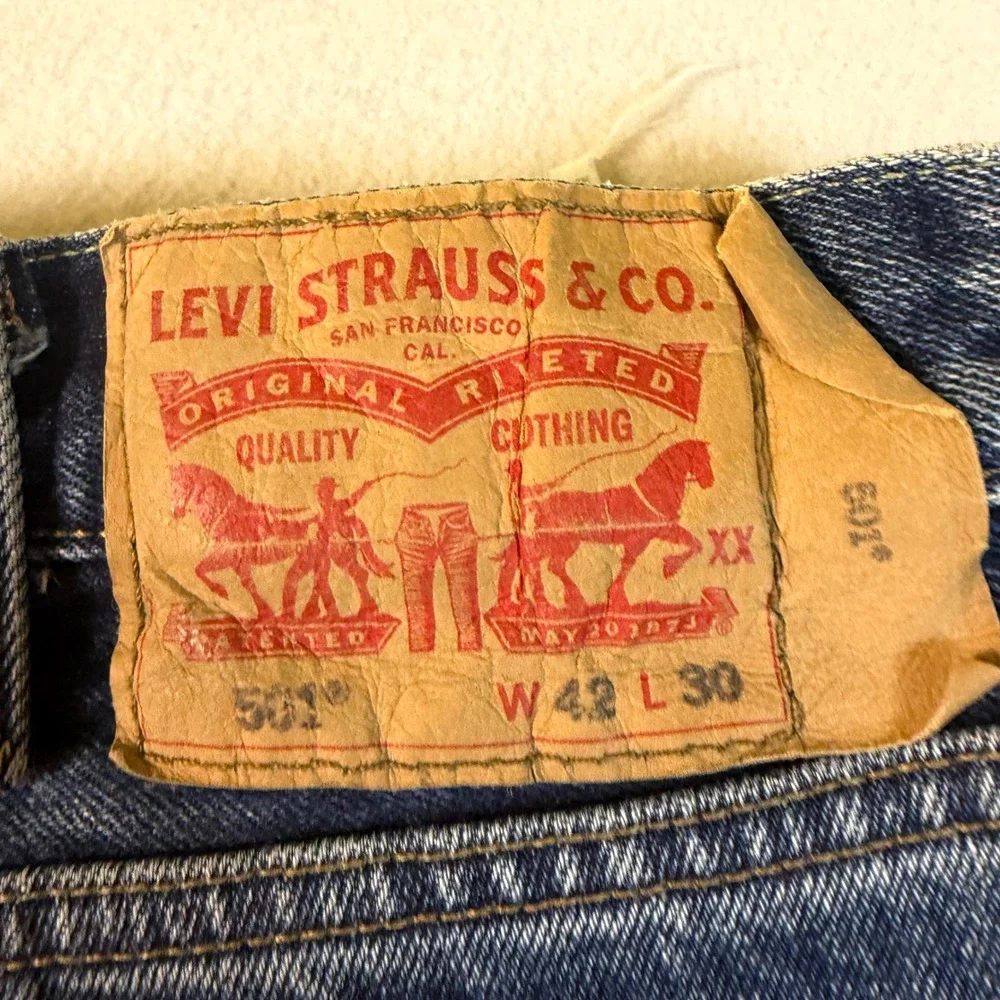 Levis 501 Original Fit Mens Blue Denim Jeans 42x30 Straight Leg Button Fly 6975